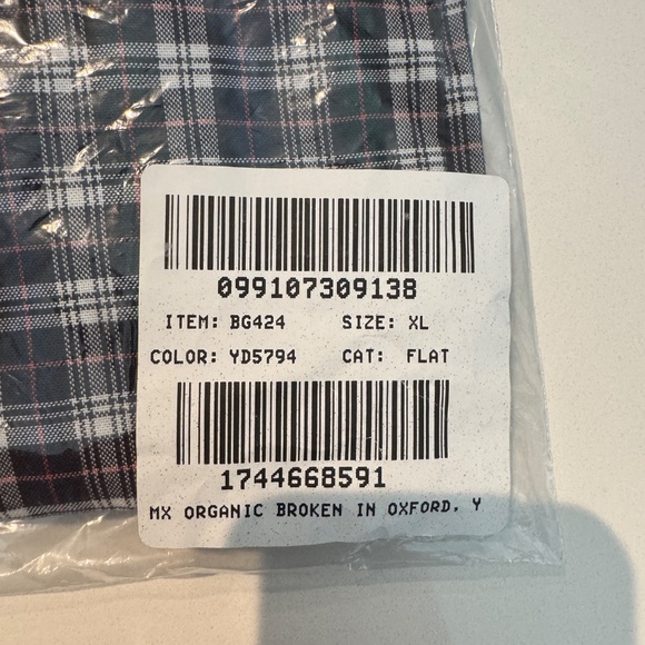 J. Crew Broken In Oxford Buttondown Shirt - NEW WITH TAGS 🔥 - Picture 6 of 7